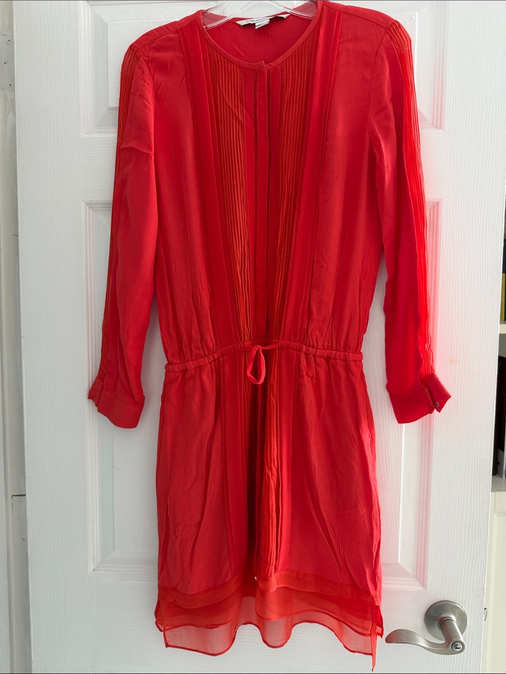 Diane von Furstenberg red silk pleated shirt dress. SZ: 4
Excellent condition
